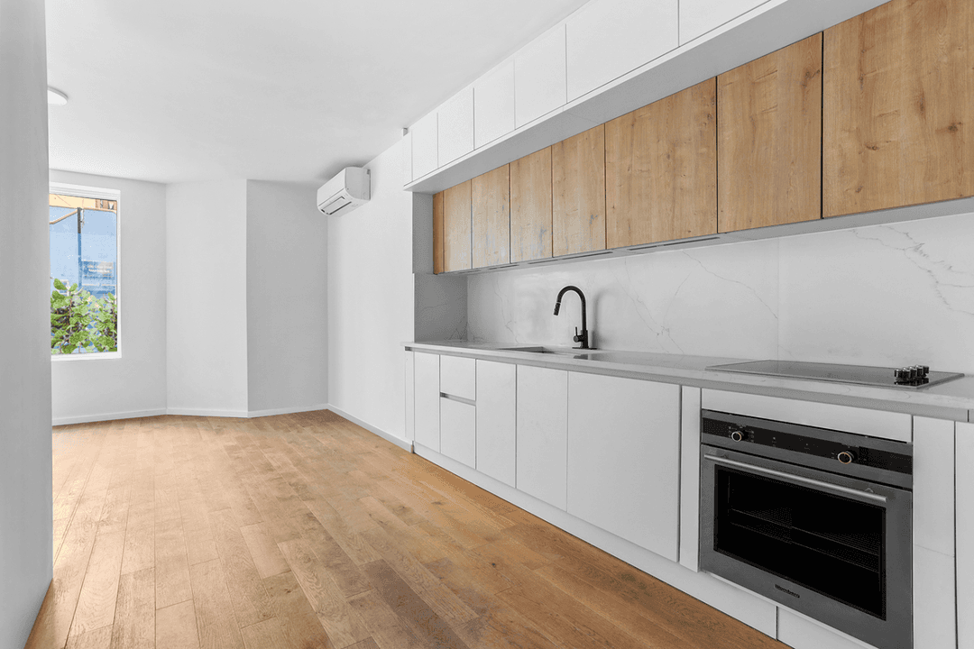 Spacious, Bright Studio with Washer & Dryer in the unit!