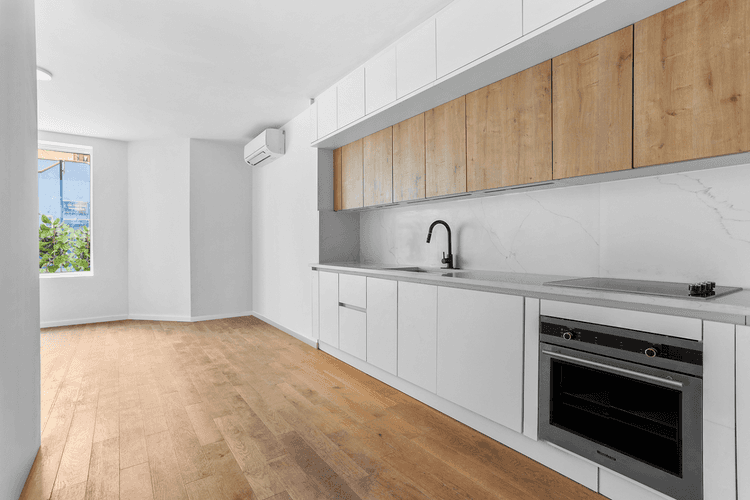 Spacious, Bright Studio with Washer & Dryer in the unit!