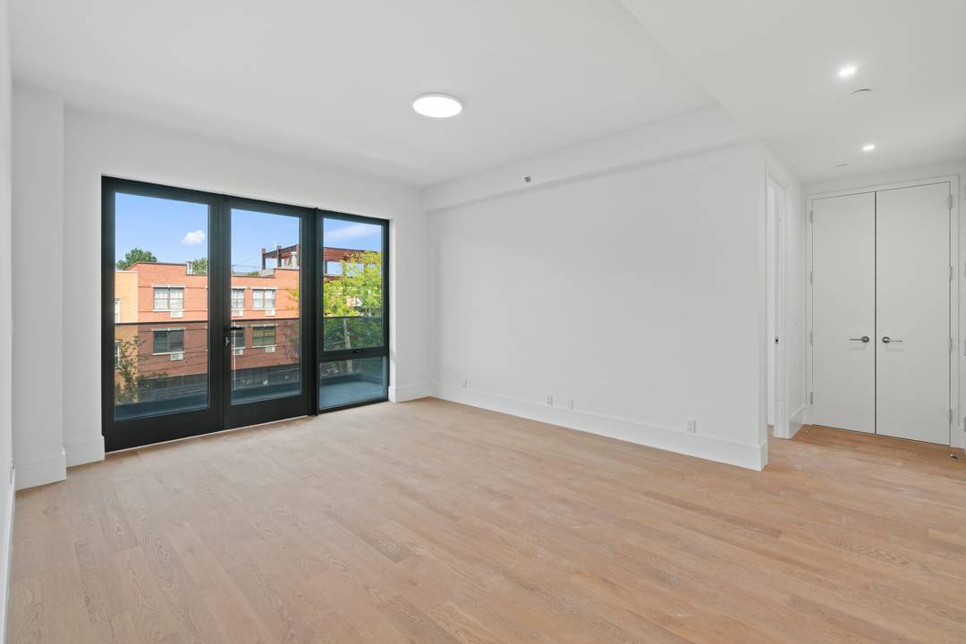Large Apartment | Custom-Built Closets | High-Ceilings | Private Balcony