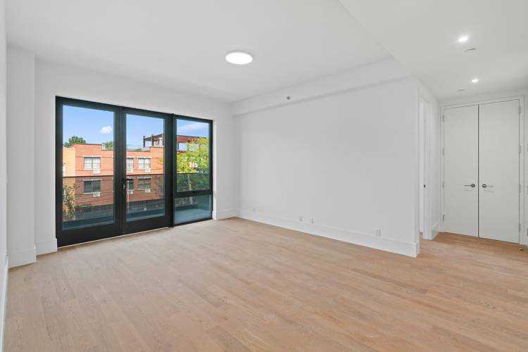 Large Apartment | Custom-Built Closets | High-Ceilings | Private Balcony