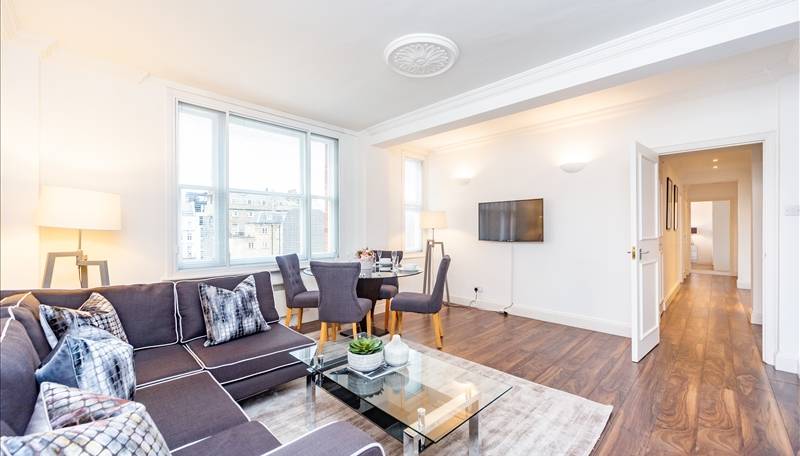Elegant Mayfair Retreat | 2-Bed, 2-Bath Apartment in W1J