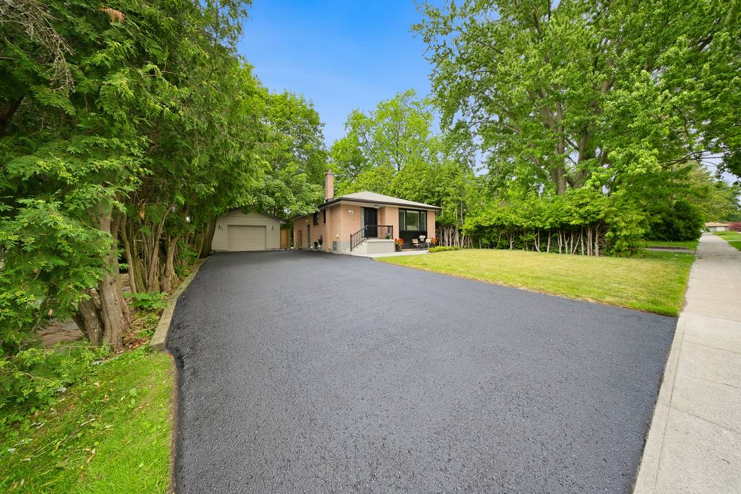 Fully Renovated 3+2 Bdrm Home Nestled In Sought After Aurora Heights Community