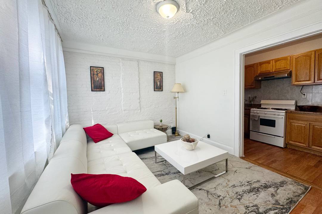 Furnished 2-Bedroom in Soundview