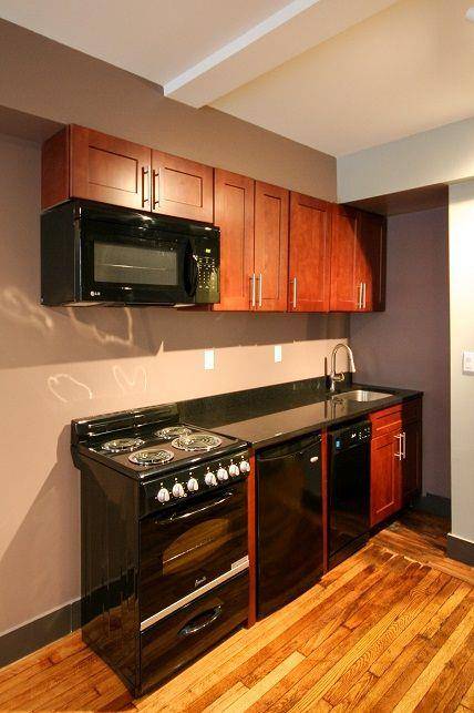 RENOVATED WAVERLY PLACE STUDIO