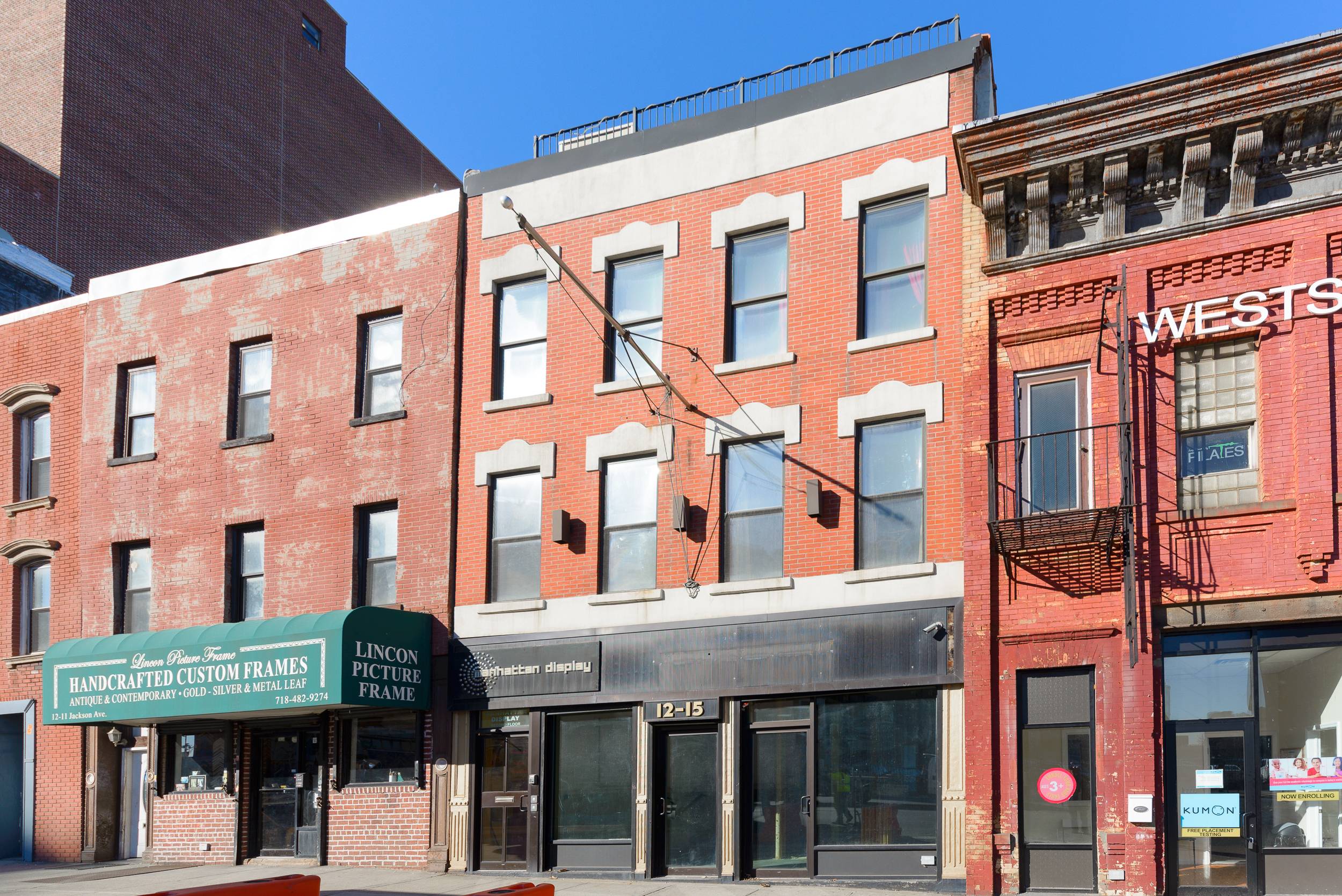 Ground Floor Office / Retail in Prime LIC