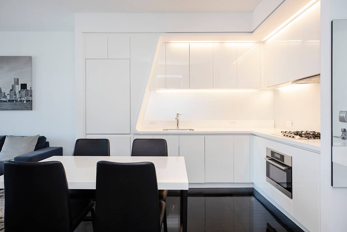 PRISTINE & LUXURIOUSLY FURNISHED ONE BED IN RENOWNED W DOWNTOWN