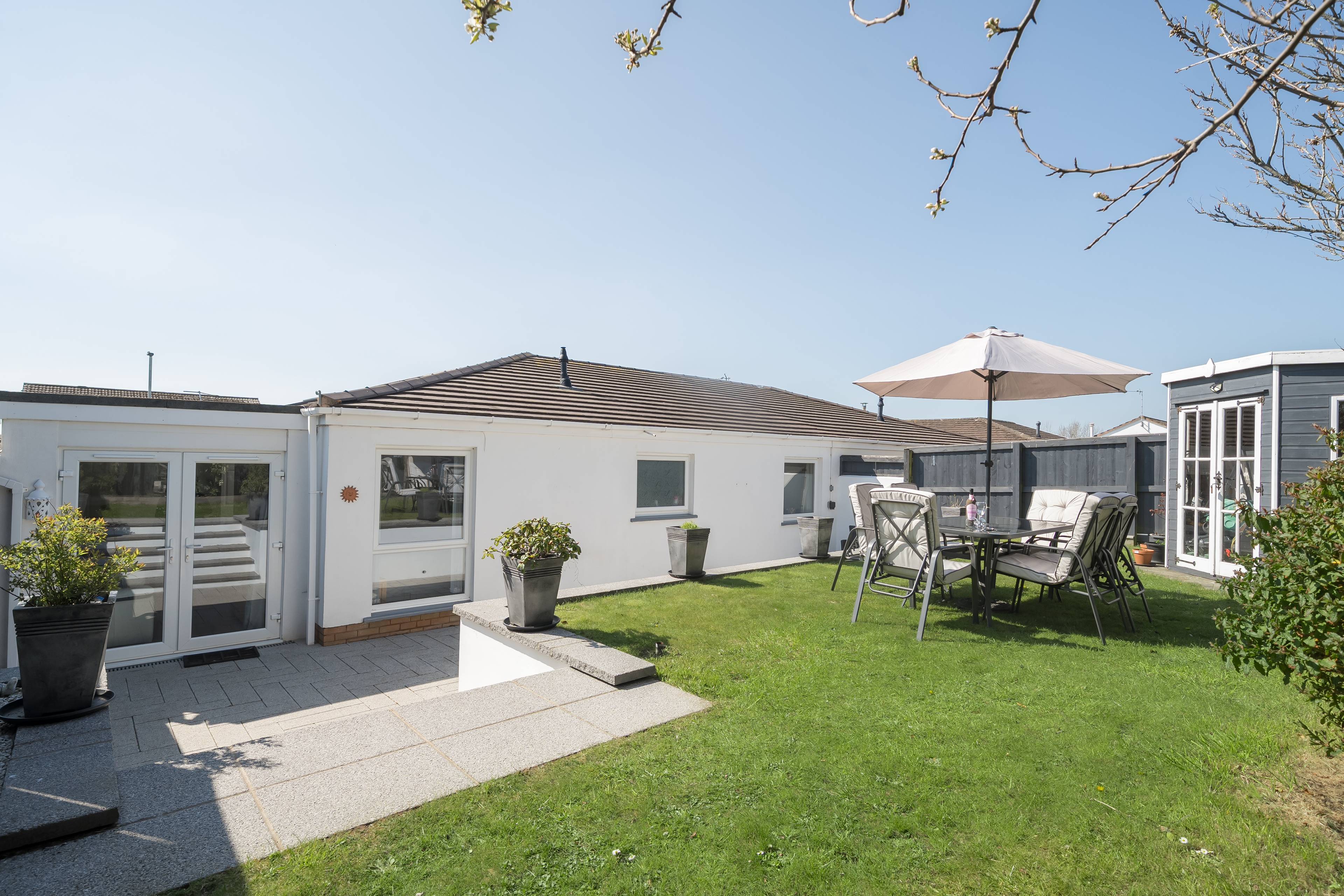 An exceptionally well presented family home in a popular residental area within a short drive to the local surfing beaches of Saunton & Croyde.