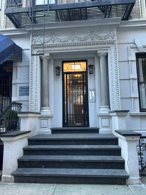** E.83 St ** One Bedroom ** Beautiful space great location **