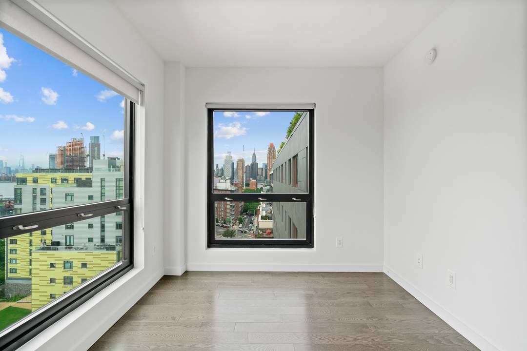 Island Kitchen--High Ceilings--Pet Friendly--Doorman Building