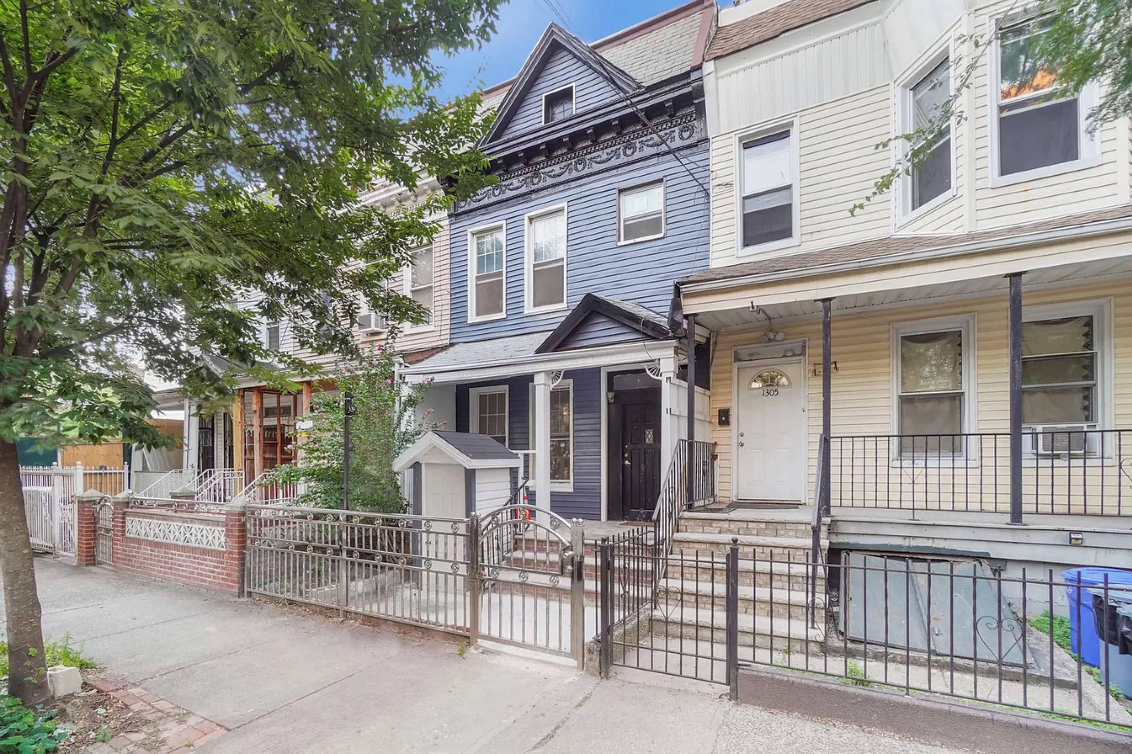 1303 College Ave