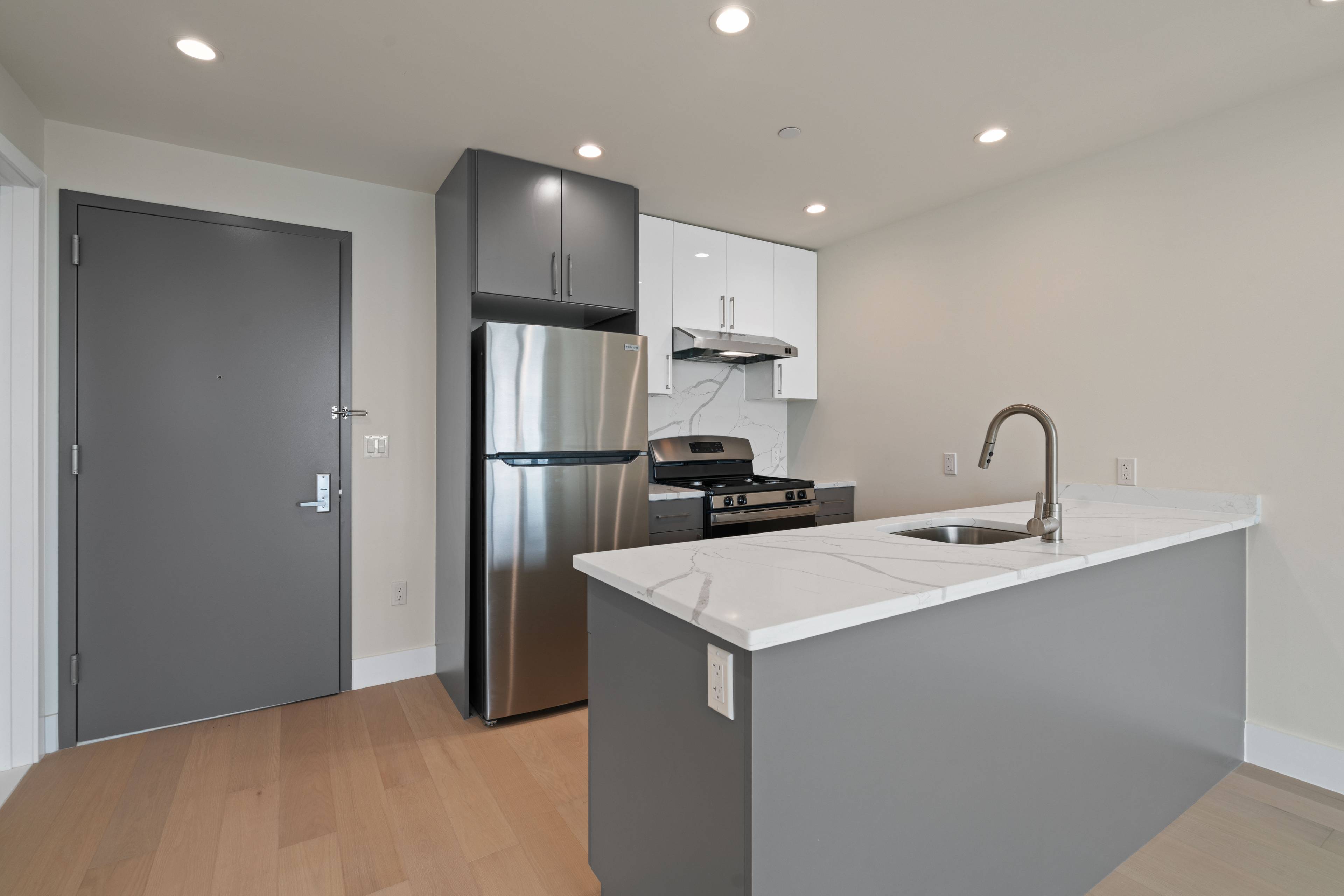 * Real Wood Floors | South Facing | High-Ceilings | Pet Friendly *