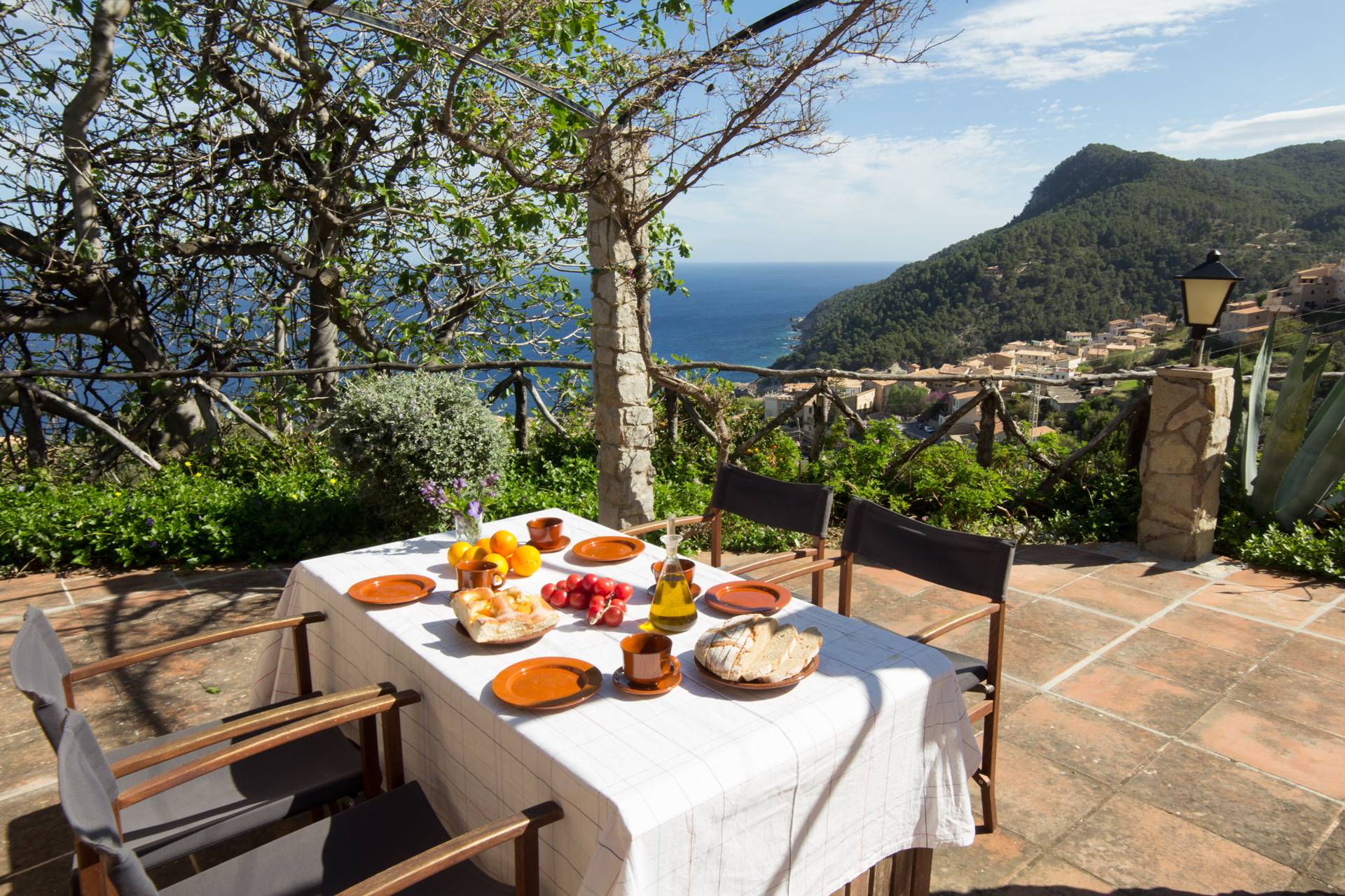 Your rustic estate in Banyalbufar: Sea views and Mallorcan charm await