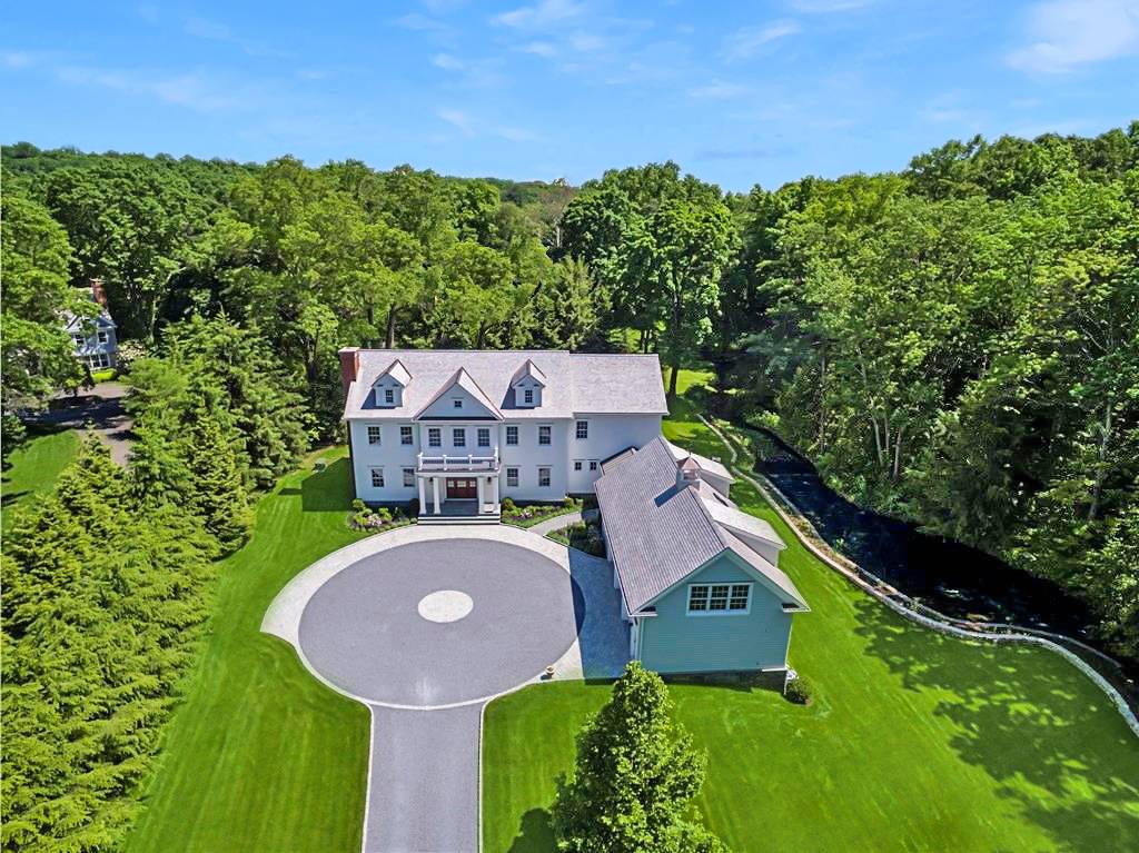 A Rare Luxury: Modern New England Colonial Meets Sleek and Sumptuous NYC Ambiance