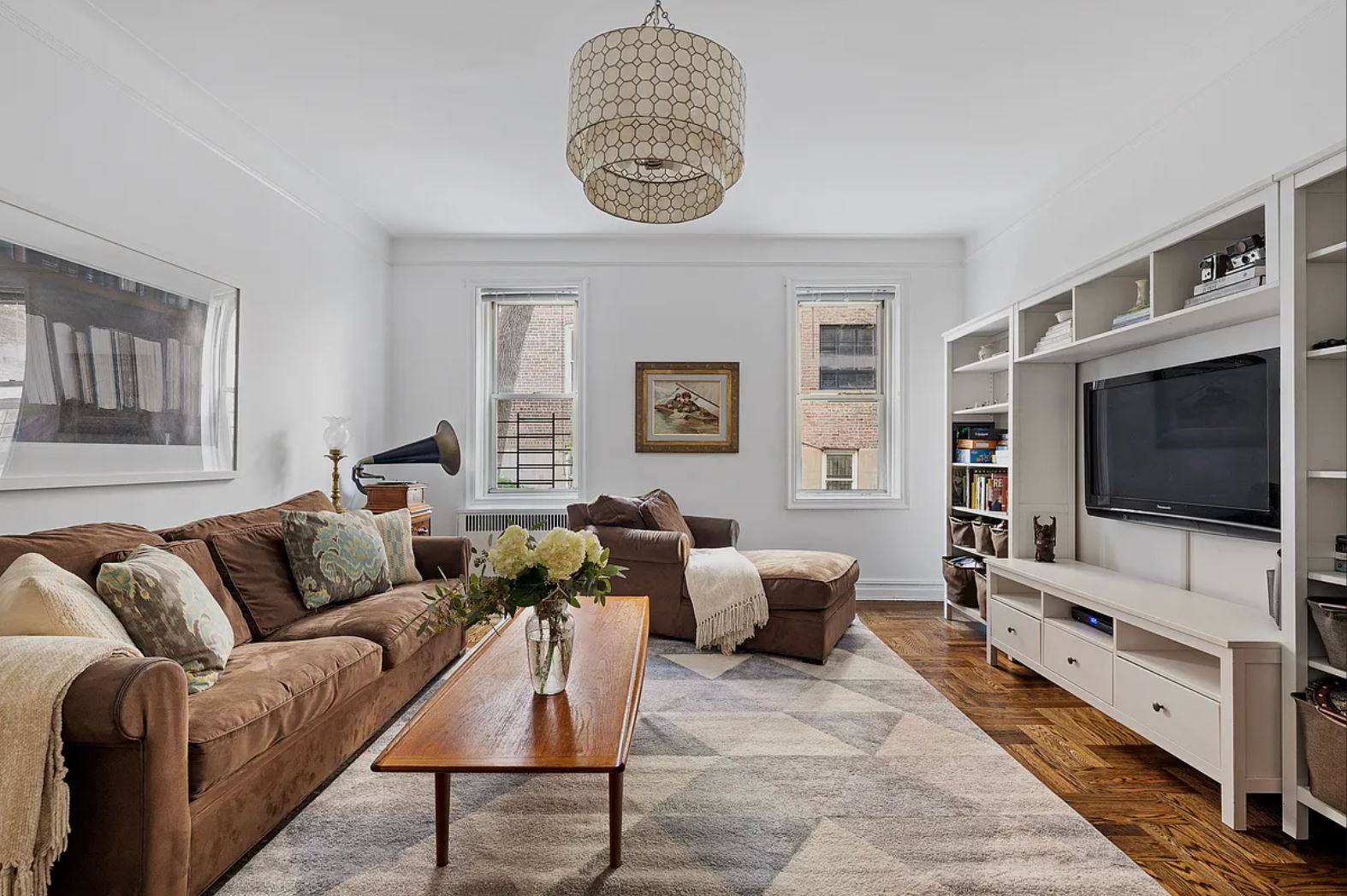 Sun drenched 2 Bedroom Art Deco home in the Heart of Park Slope!