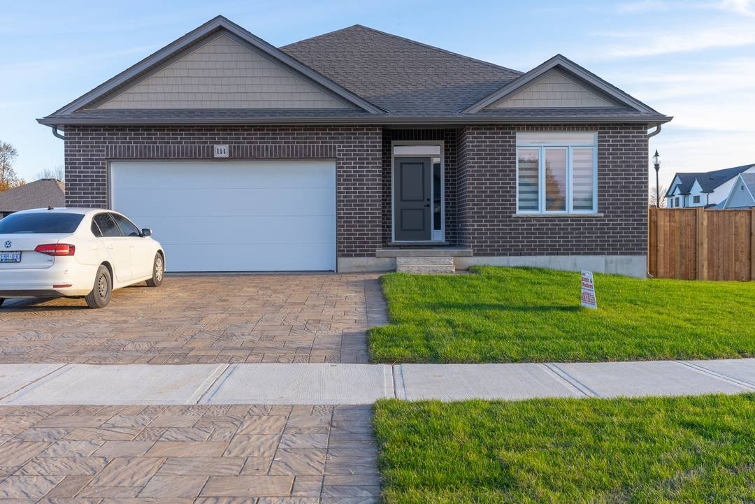 Fully Furnished Bungalow in Prestigious Family Friendly Community