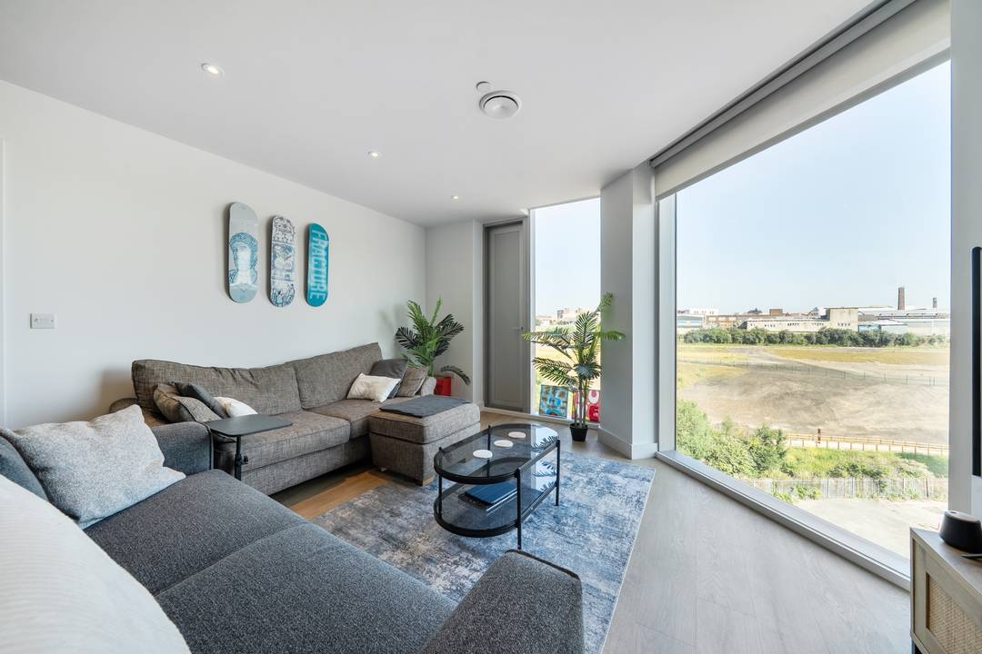 Stylish Sixth-Floor Apartment with Far-Reaching Views at Victoria Riverside