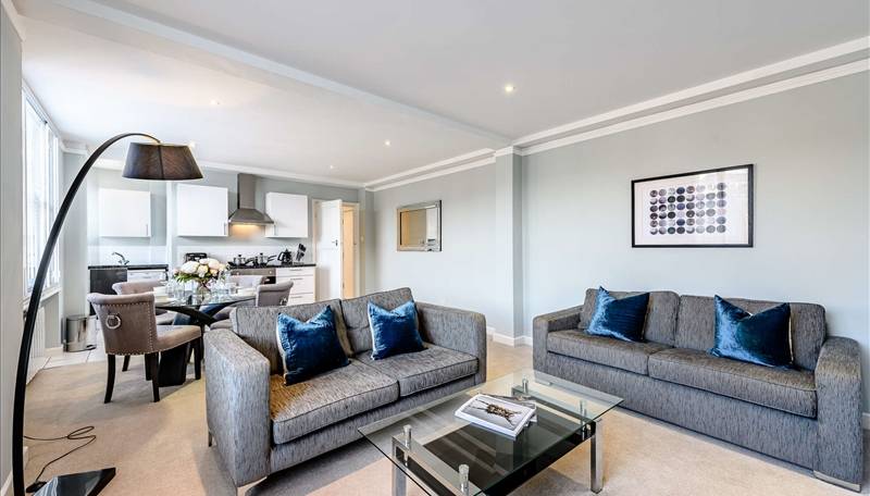 Elegant Mayfair Retreat | 1-Bed, 1-Bath Apartment in W1J