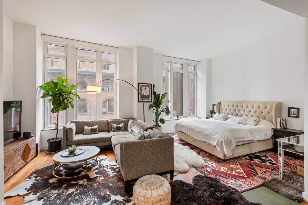 Over-sized Studio with Open Views and Amazing Amenities!