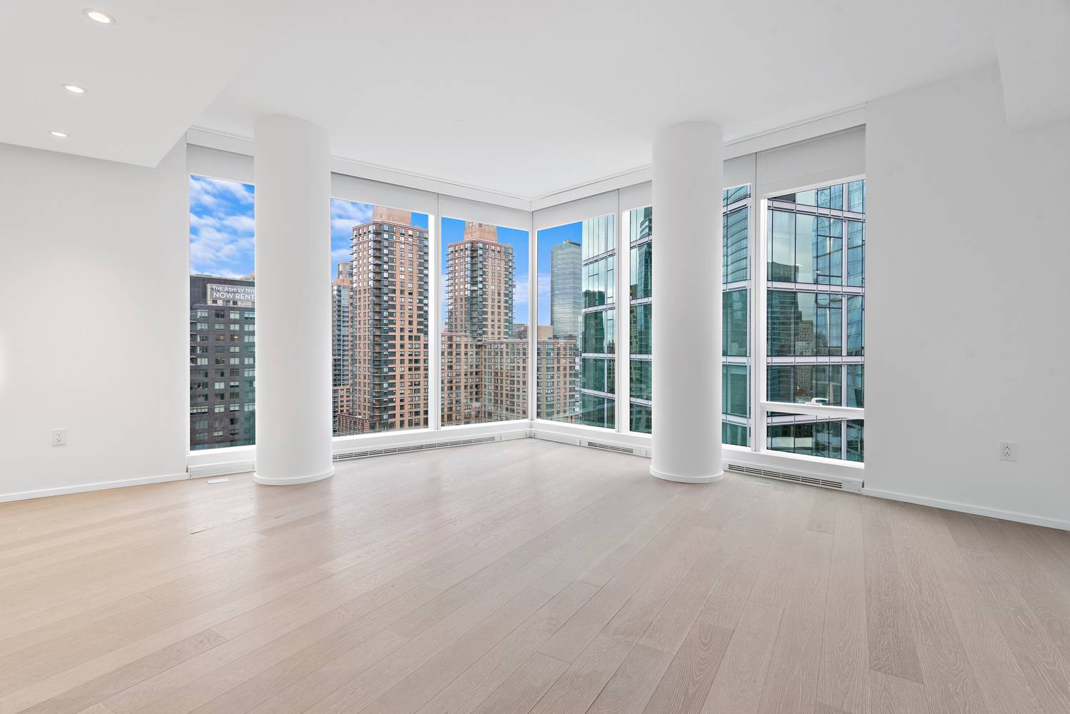 2Bed/2.5Bath in the Prestigious Waterline Square!