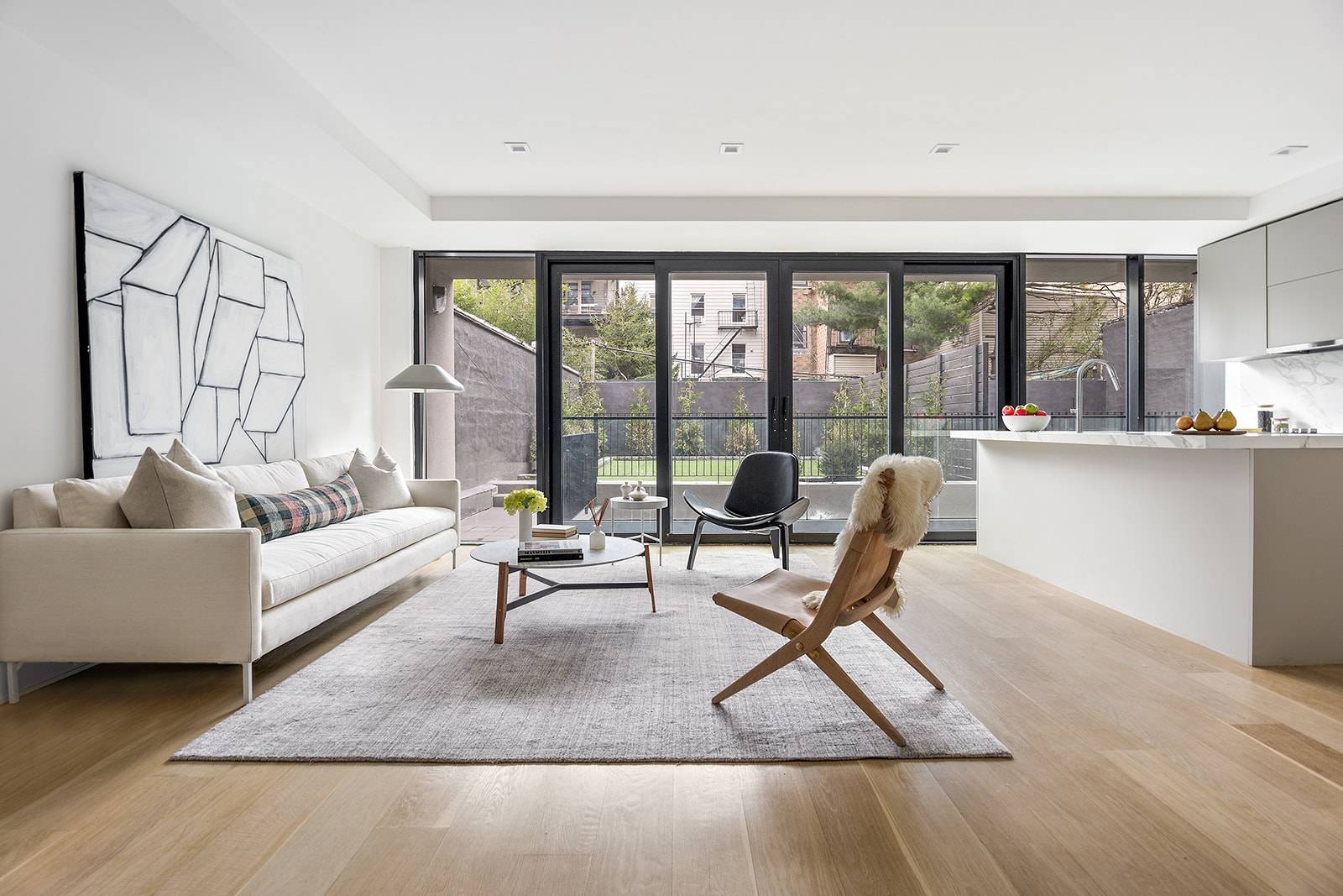 PRIME GREENPOINT TWO BED WITH PRIVATE LANDSCAPED GARDEN