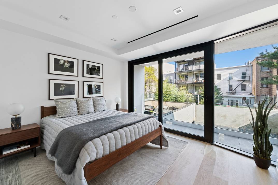 NEW 2 BED 2 BATH IN PRIME GREENPOINT