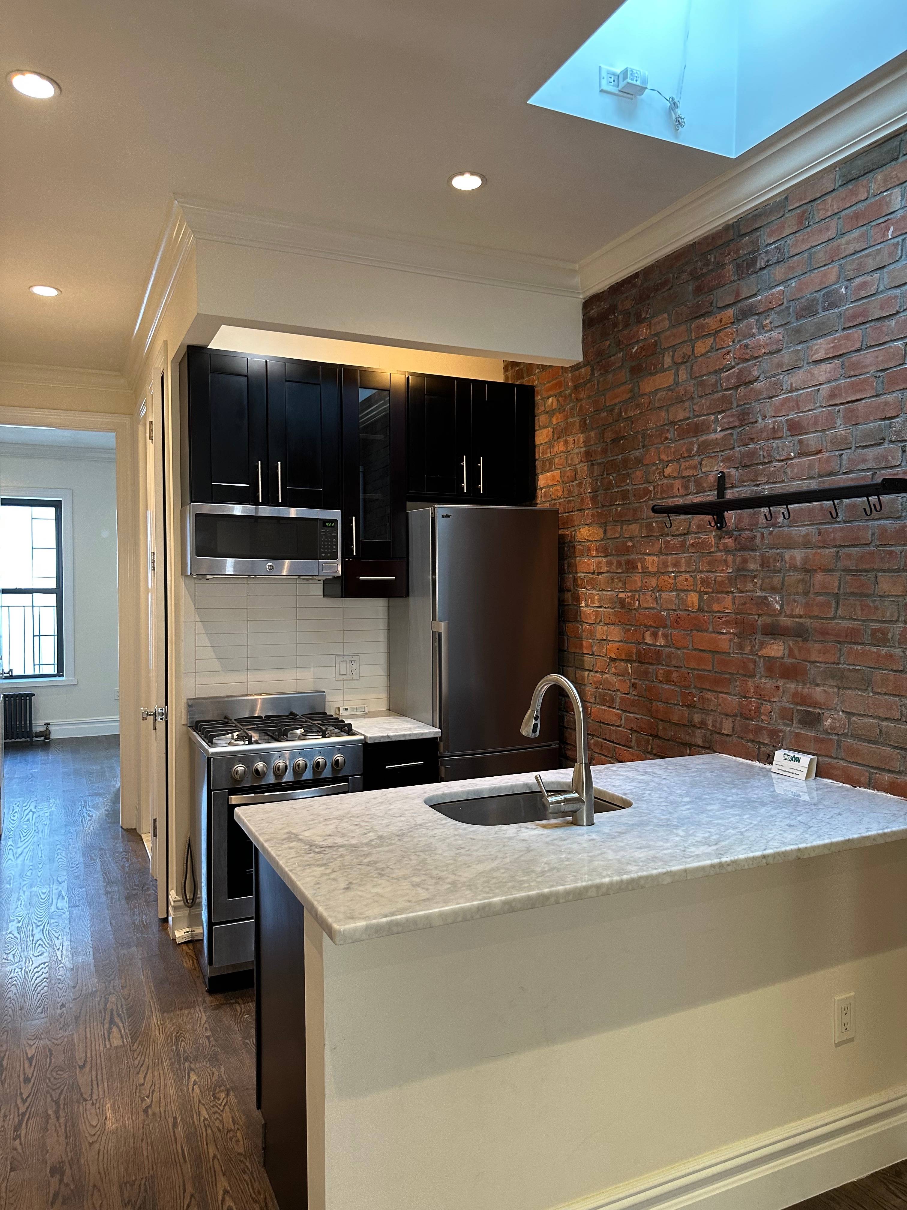 1556 Second Avenue, 6