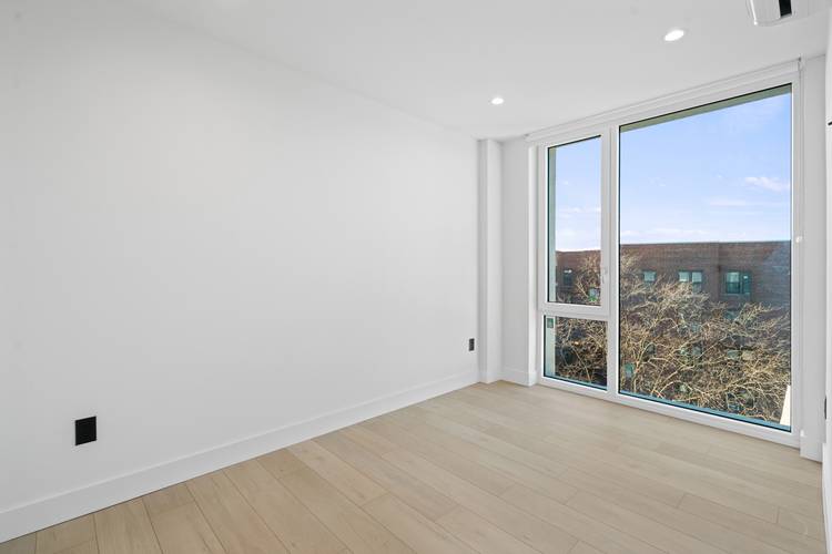 Lumina | Jackson Heights Studio | Sleek Design | Brand-New Build