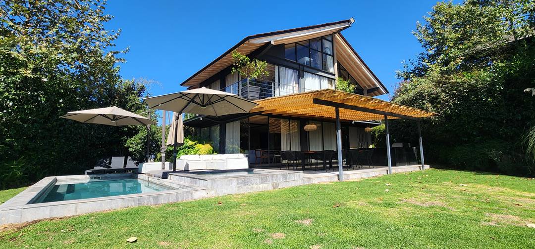 HOUSE FOR SALE IN ACATITLÁN, VALLE DE BRAVO