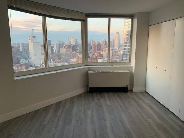 N0 Fee, 2.5 Months Free, Mid-Town West 3 Rooms 2 Bed/ 2Bath $3,471