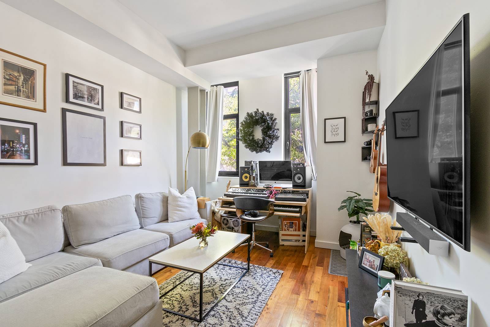 PRIME WILLIAMSBURG ONE BED !