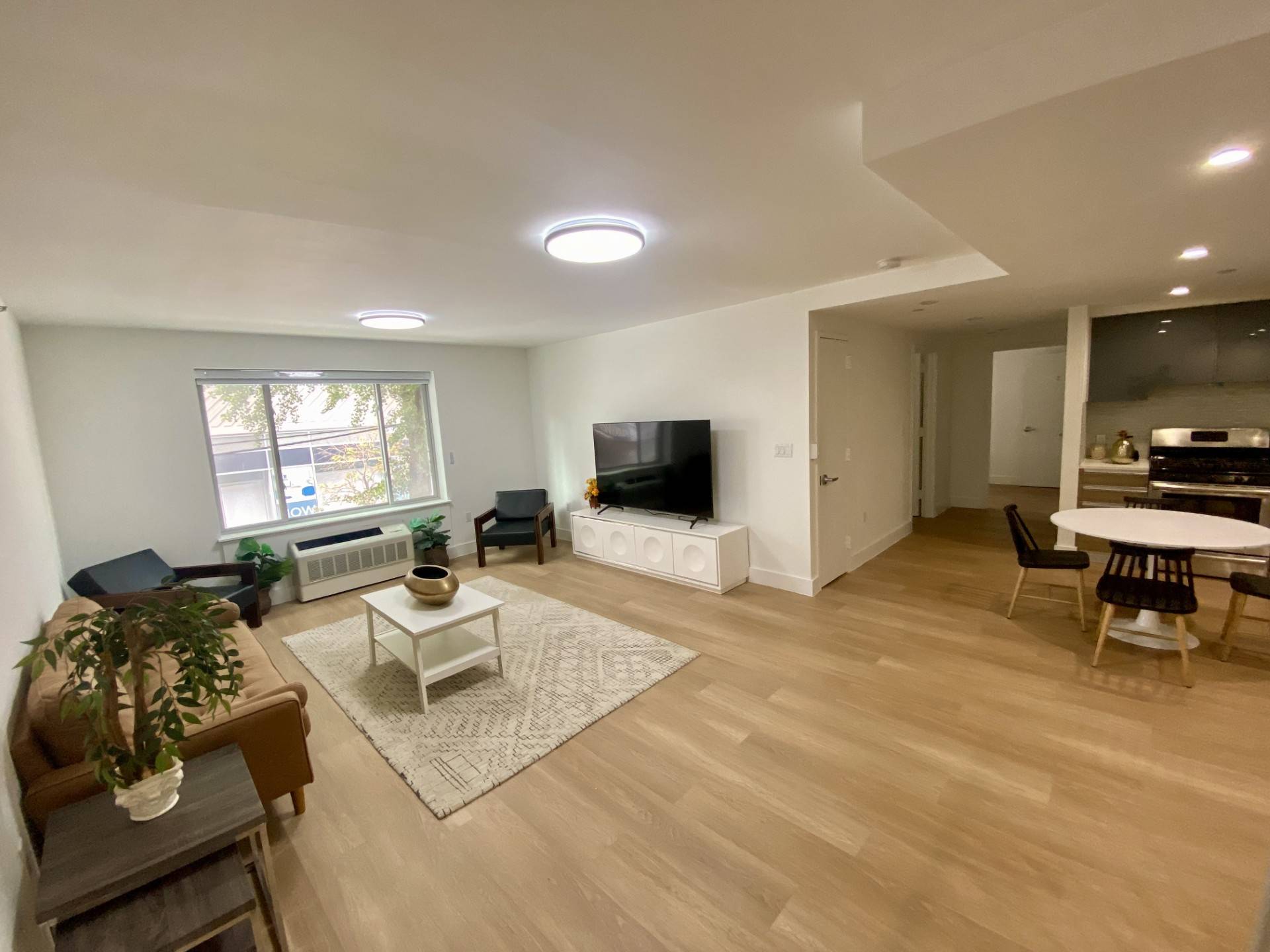 LIC WATERFRONT LUXURY 3 BEDROOM/2 BATHROOM DUPLEX!
