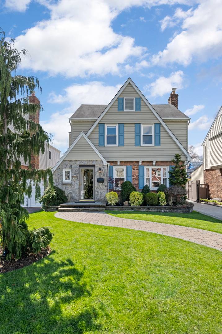 Fully Renovated 3 bed, 3.5 bath with a home office in prime Whitestone!