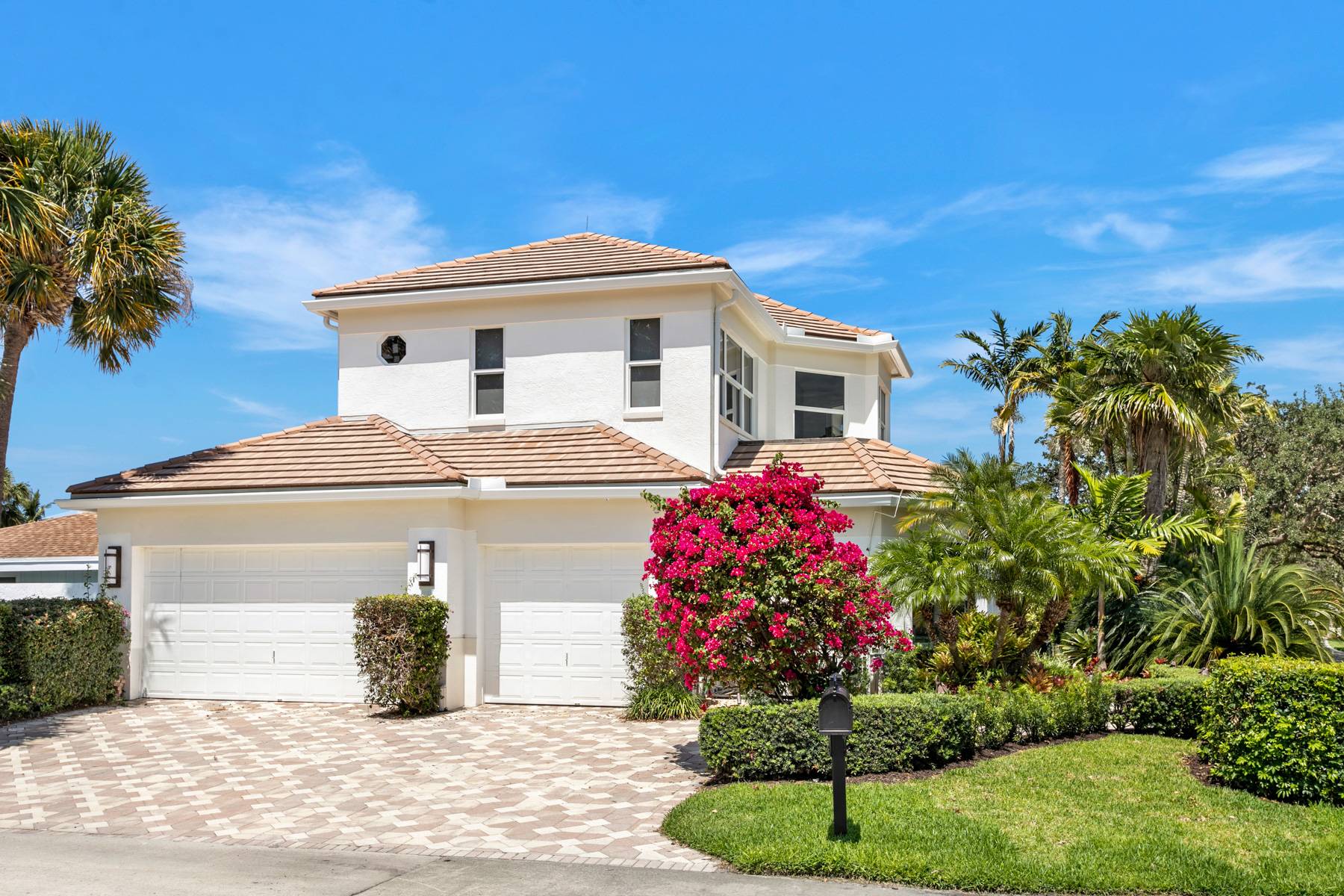 New Listing..in Jonathan's Landing Jupiter Florida 60 ft. Boat Dock & Golf Course Views