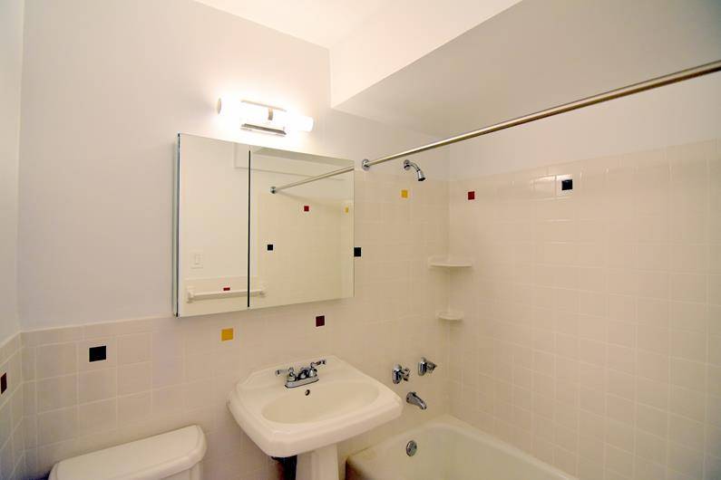 LARGE 3 BEDROOM APARTMENT... PRIME LOCATION IN Murray Hill... ROOF DECK WITH BEAUTIFUL VIEWS