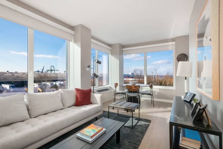 Waterfront Luxury in Brooklyn Heights, 1 bed / 1 bath, No Fee.