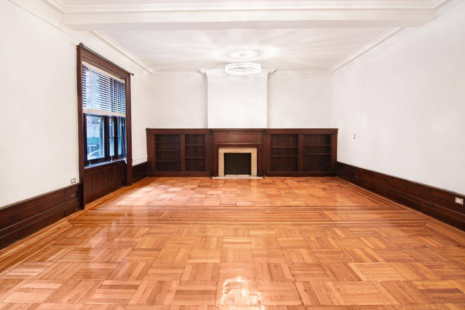 No Fee, Huge 4 Bed / 2.5 Bath in Historic Midtown Building, W/D in unit