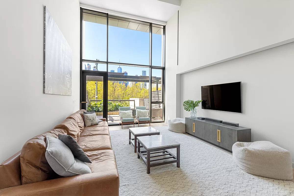 Loft-like 3-bedroom 2.5-bath Duplex Dream-home, Facing the New York City Skyline