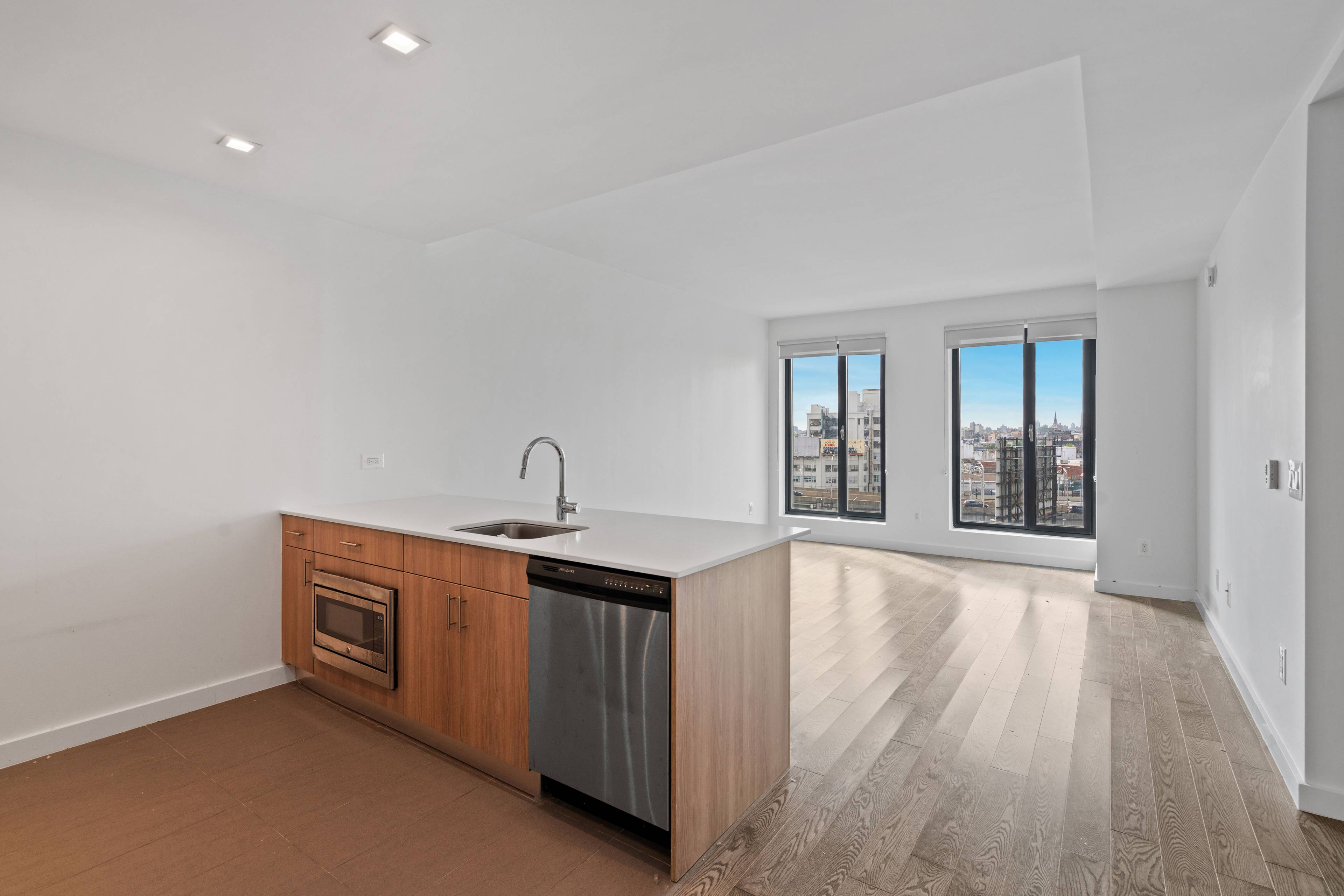 Elegant Corner 1-Bedroom with Island Kitchen & Skyline Views at Hunters Landing
