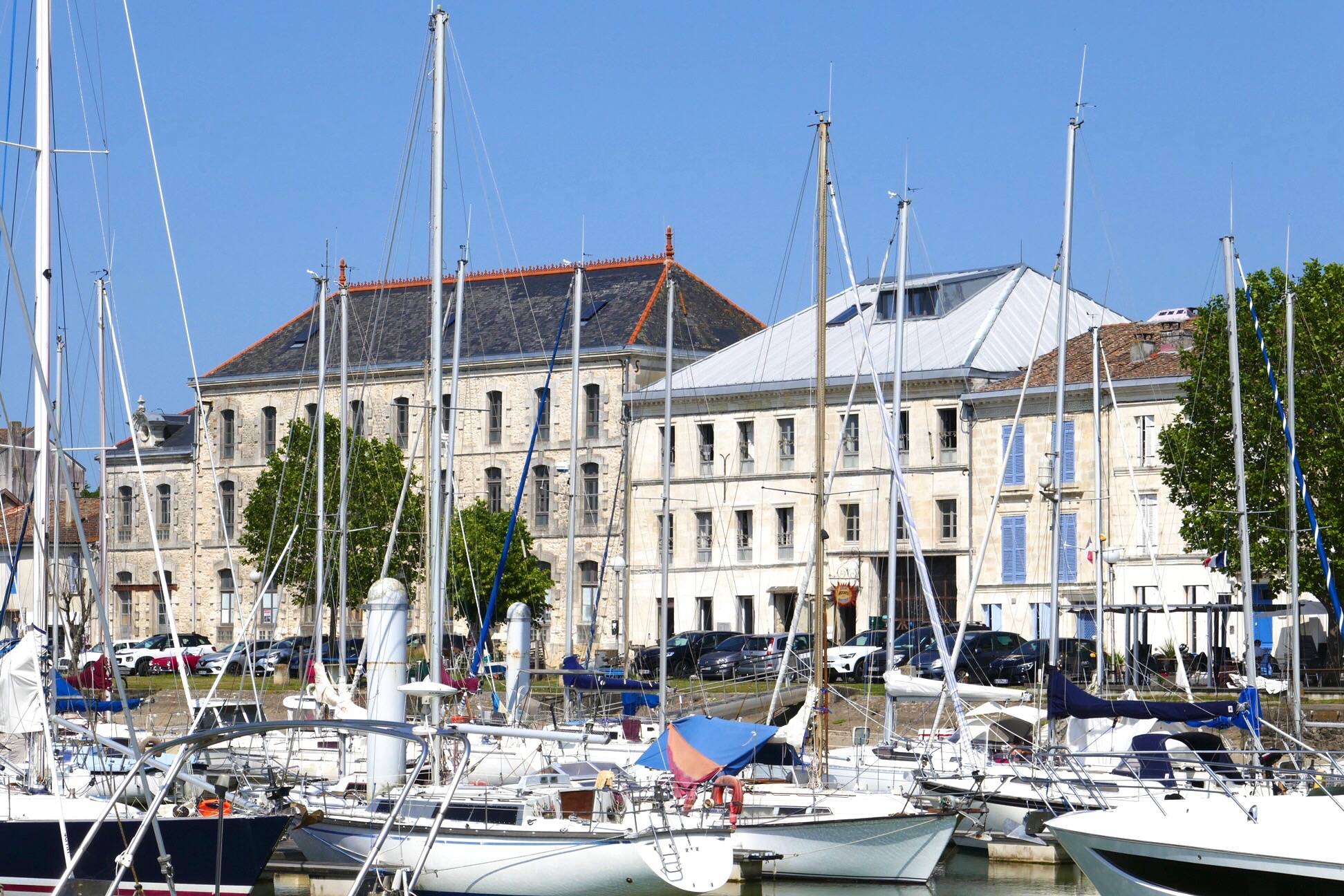 2 unique, historical, properties nearby Bordeaux, Cognac, La Rochelle.