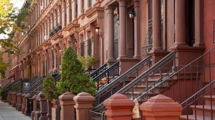 3 Bedroom plus Home Office in a Beautifull Brownstone