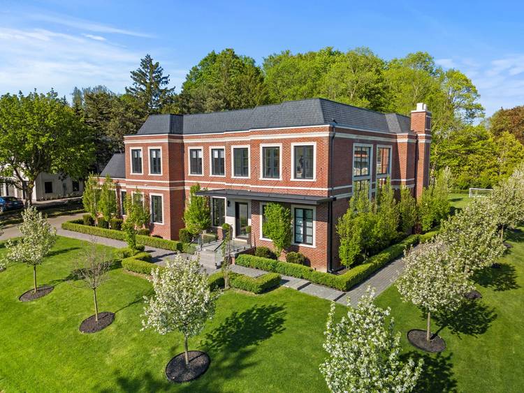 Half Acre Lot Nestled on a Private & Prestigious Crescent in Nobleton