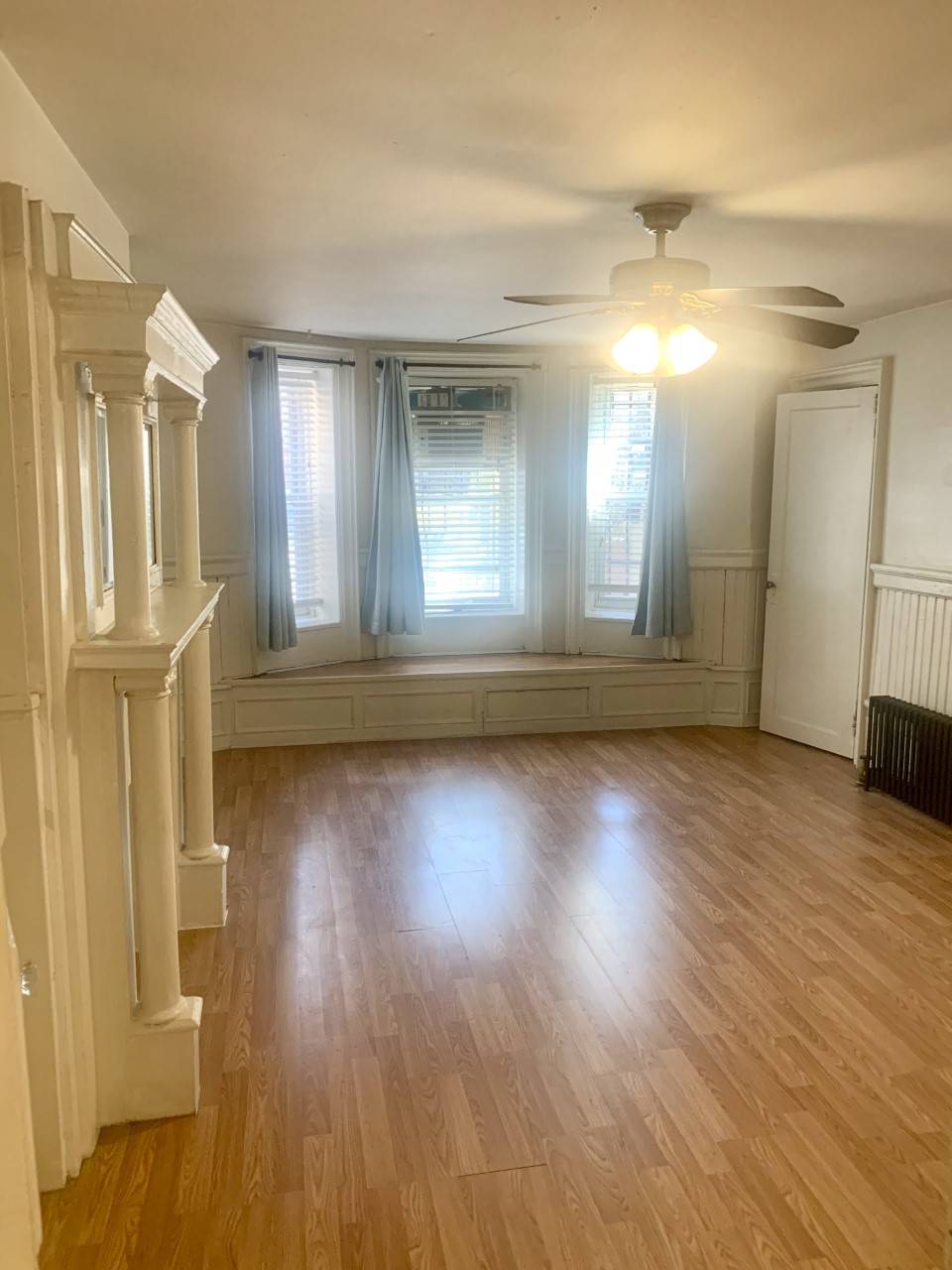 Spacious Crown Heights one bedroom with exclusive backyard access !
