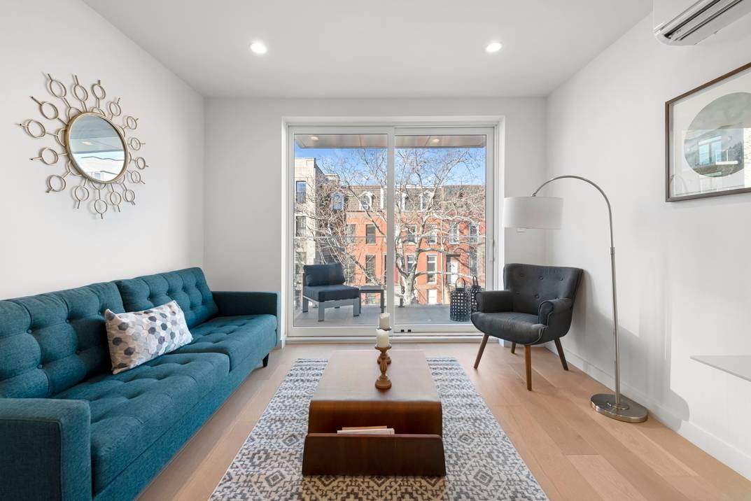 Elegant One Bedroom Condo By The Park!