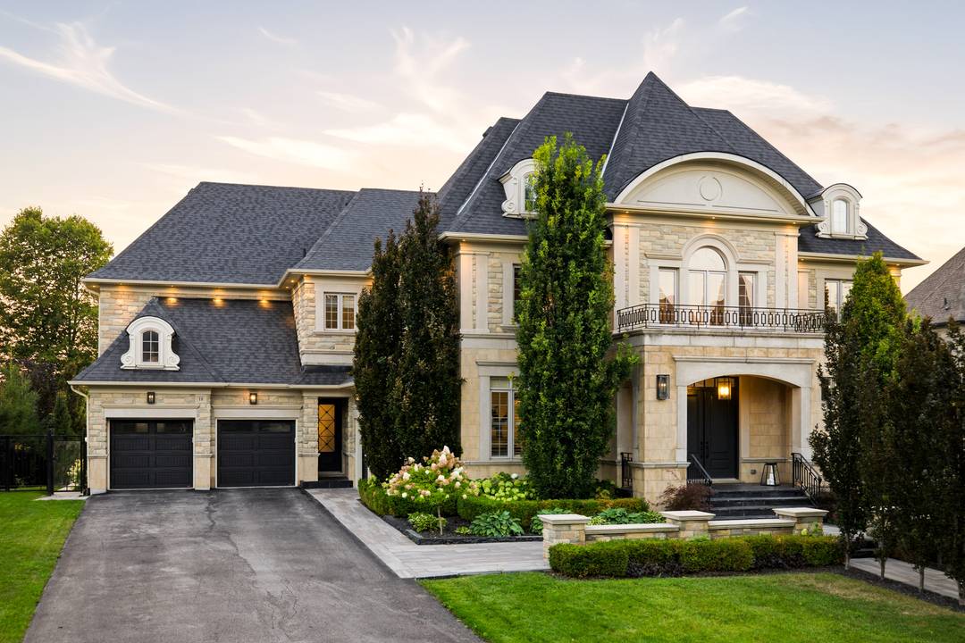 Estate Home Located in Nobleton