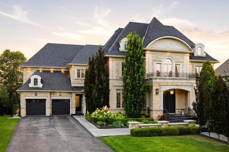 Estate Home Located in Nobleton