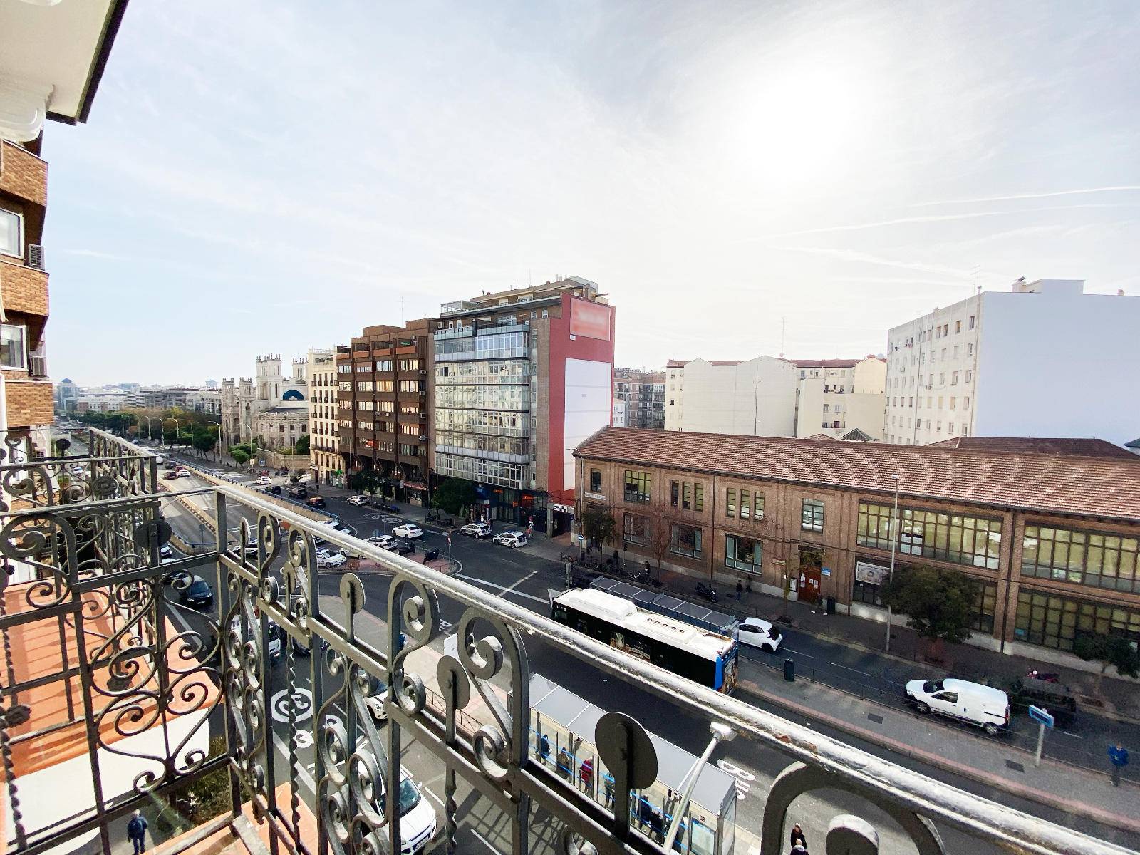 Spacious Apartment with Balconies and Stunning Views in Cuatro Caminos