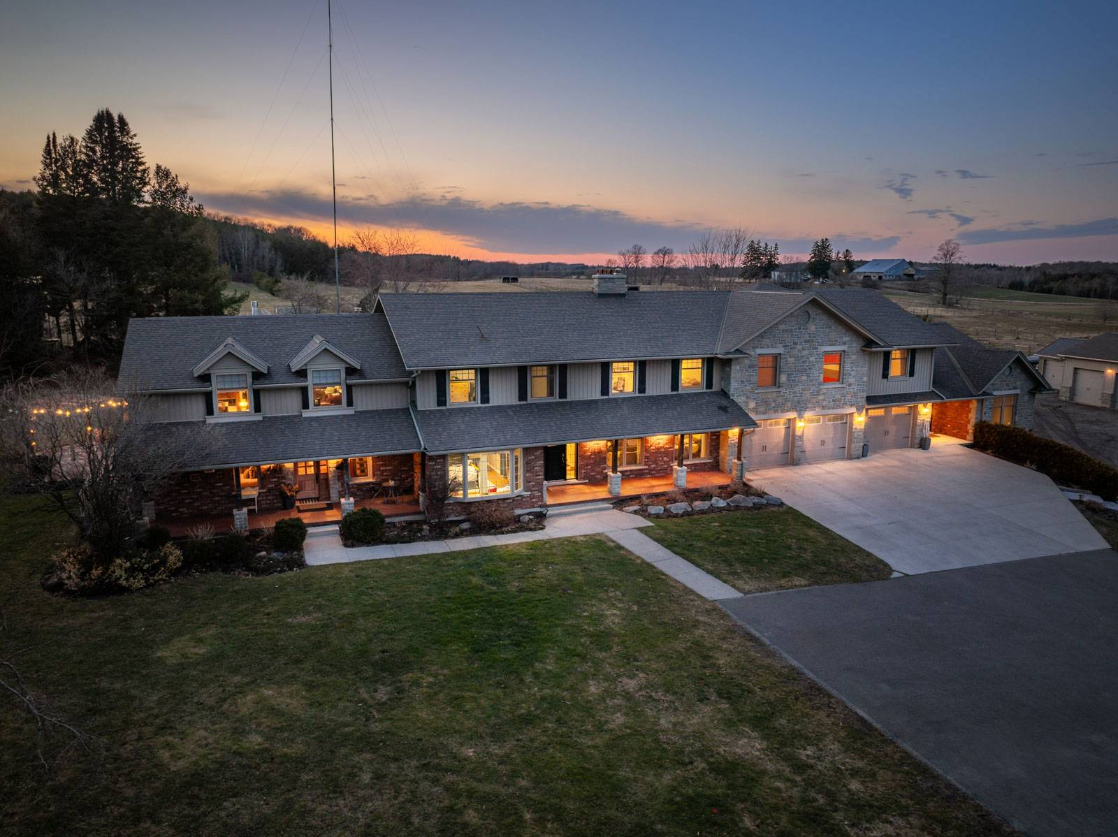 Waterloo's Best Multigenerational Home On 35 Acres - Endless Revenue Potential