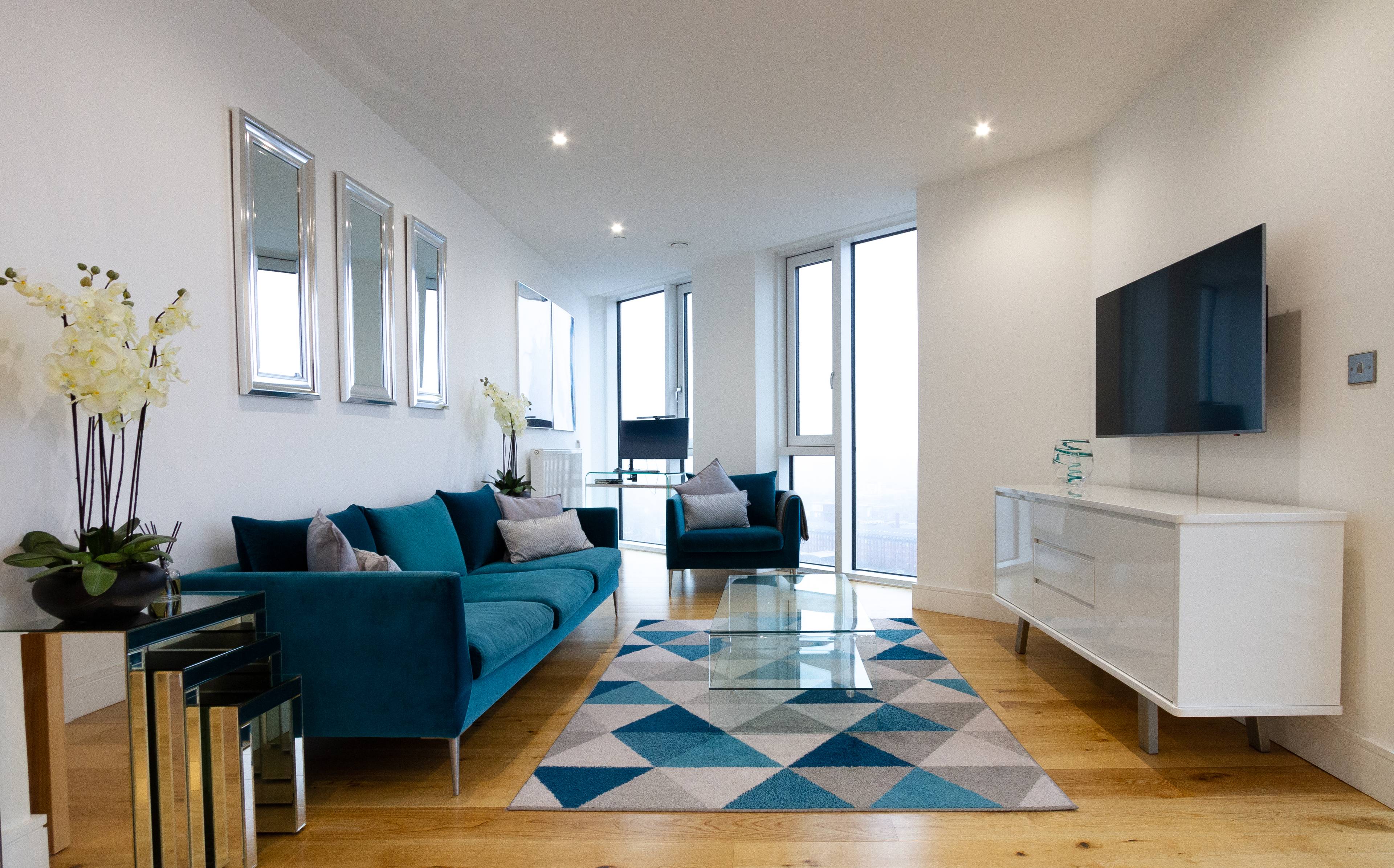 Stunning Two Bed Two Bath Apartment on the 30th Floor with skyline views of London