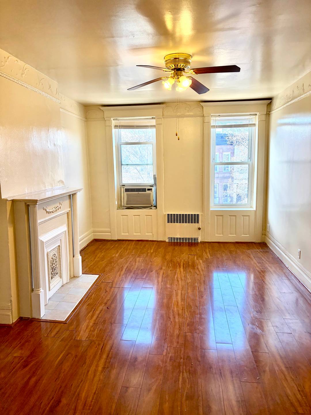 Beautiful Top Floor One Bedroom Crown Heights Apartment !