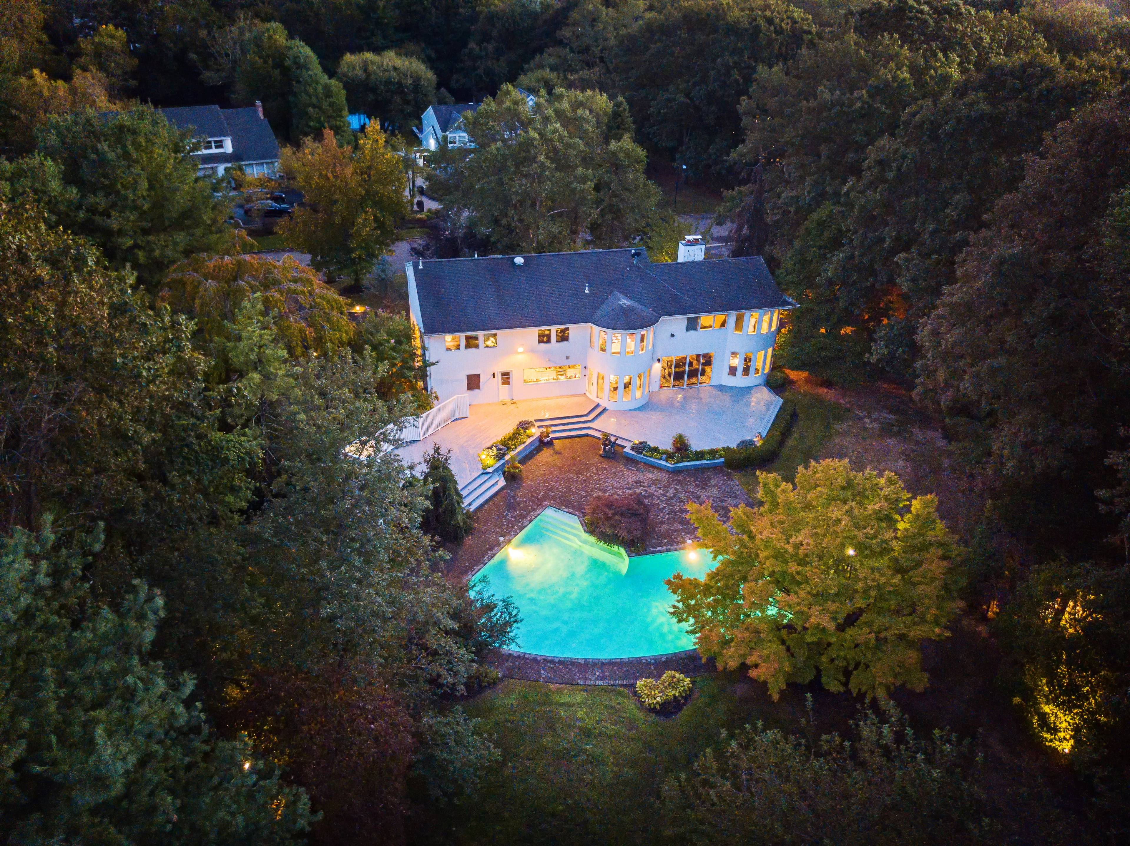 Stunning Modern Contemporary in Highly Desired Rolling Hills